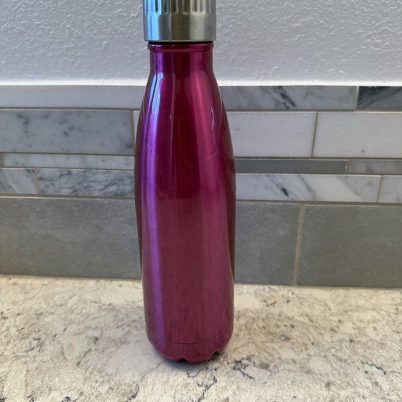 Gym and Tonic Insulated water Bottle - Picture 4 of 7